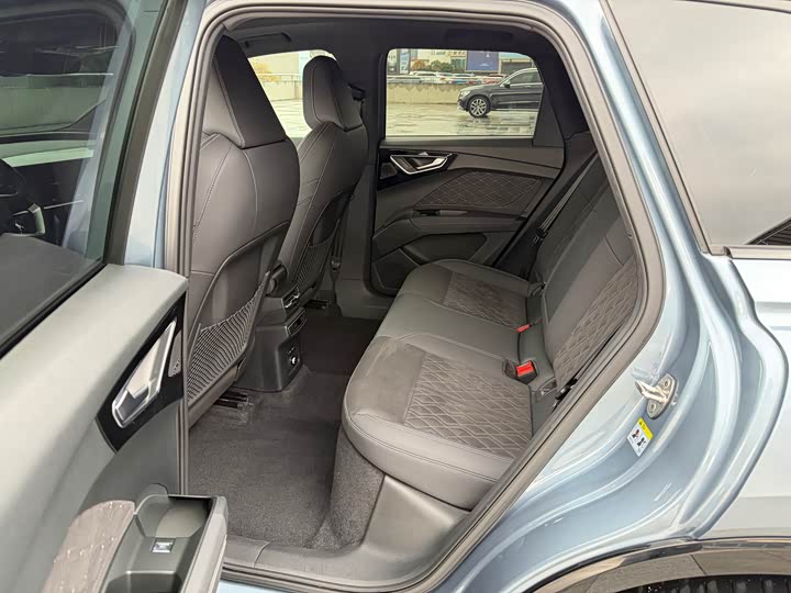 Фото 10 - Audi Q4 e-tron