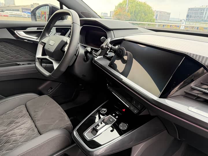 Фото 11 - Audi Q4 e-tron