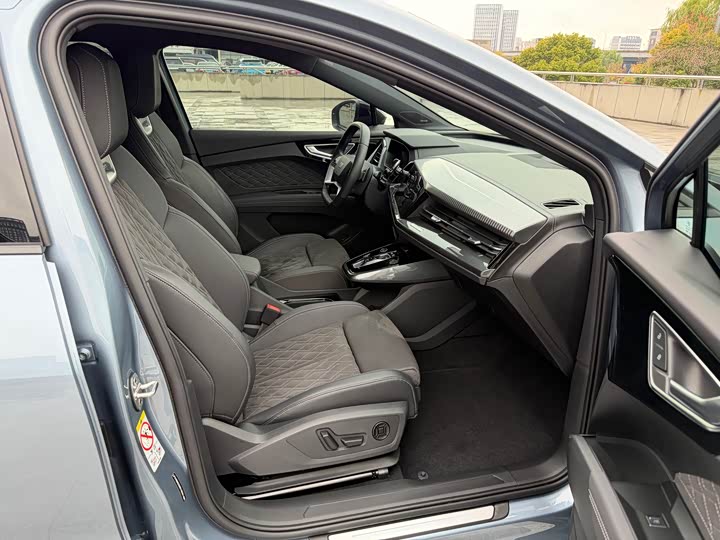 Фото 12 - Audi Q4 e-tron