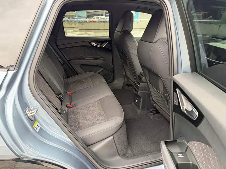 Фото 13 - Audi Q4 e-tron