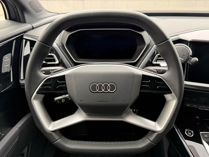 Фото 16 - Audi Q4 e-tron