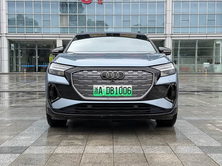 Фото 2 - Audi Q4 e-tron