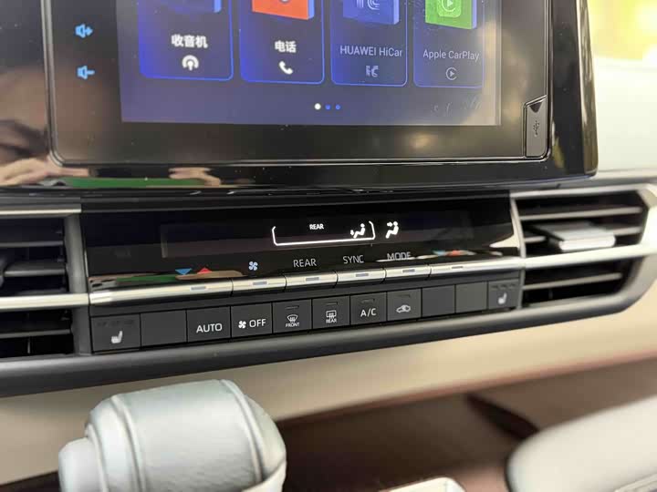 Фото 10 - Toyota Sienna