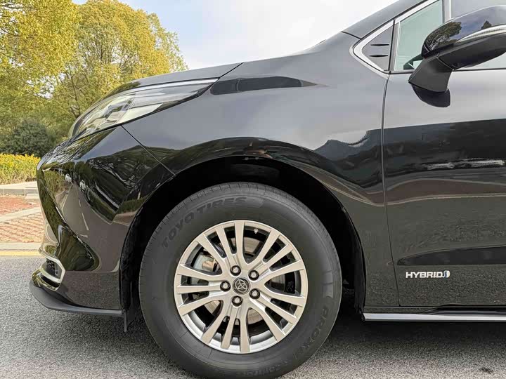 Фото 16 - Toyota Sienna