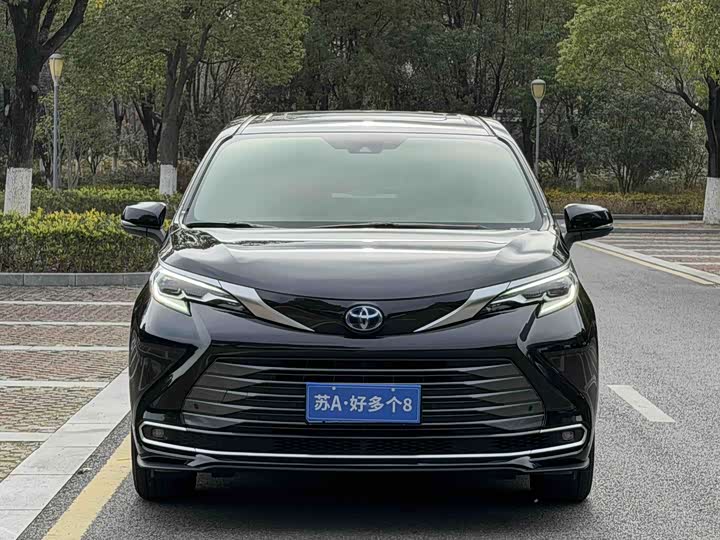 Фото 2 - Toyota Sienna