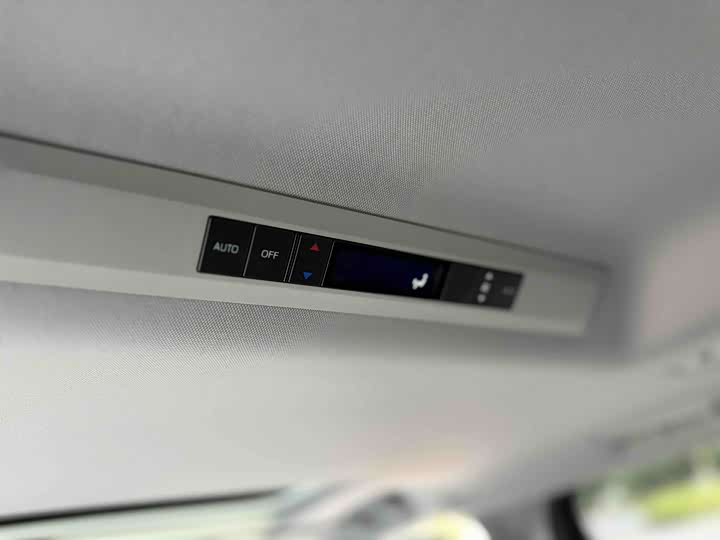 Фото 21 - Toyota Sienna