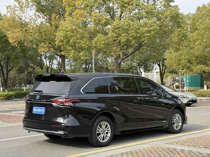 Фото 6 - Toyota Sienna