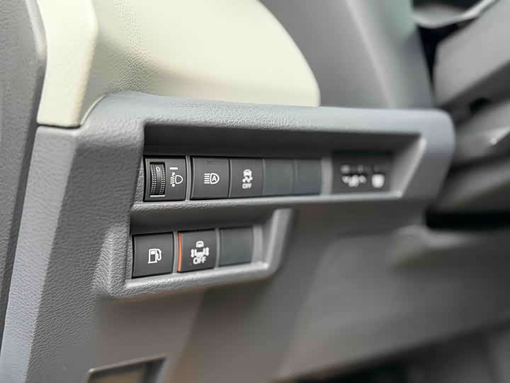 Фото 9 - Toyota Sienna