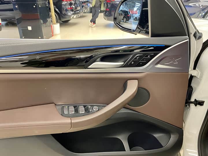 Фото 10 - BMW iX3