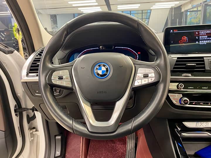 Фото 11 - BMW iX3