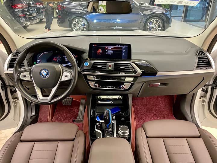 Фото 12 - BMW iX3