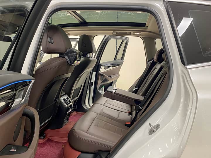 Фото 13 - BMW iX3