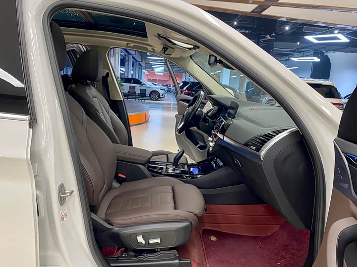 Фото 14 - BMW iX3