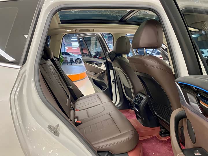 Фото 15 - BMW iX3