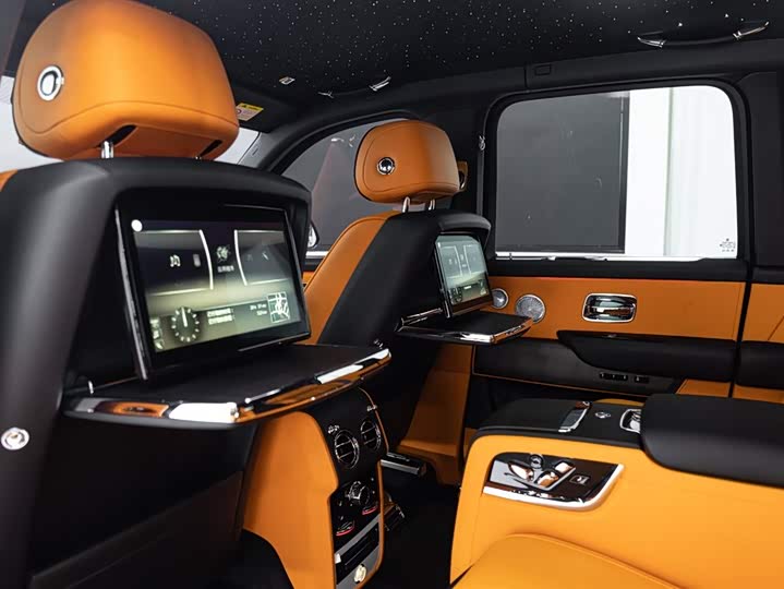 Фото 13 - Rolls-Royce Cullinan