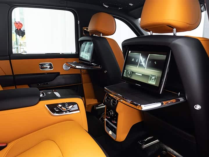 Фото 16 - Rolls-Royce Cullinan