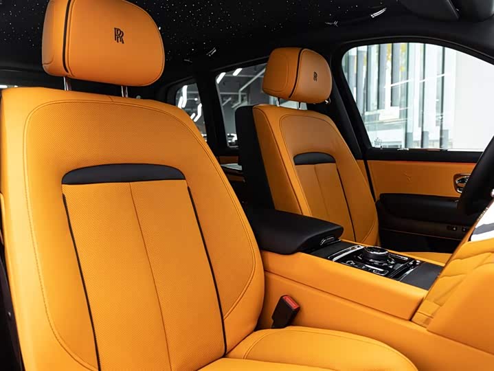 Фото 17 - Rolls-Royce Cullinan