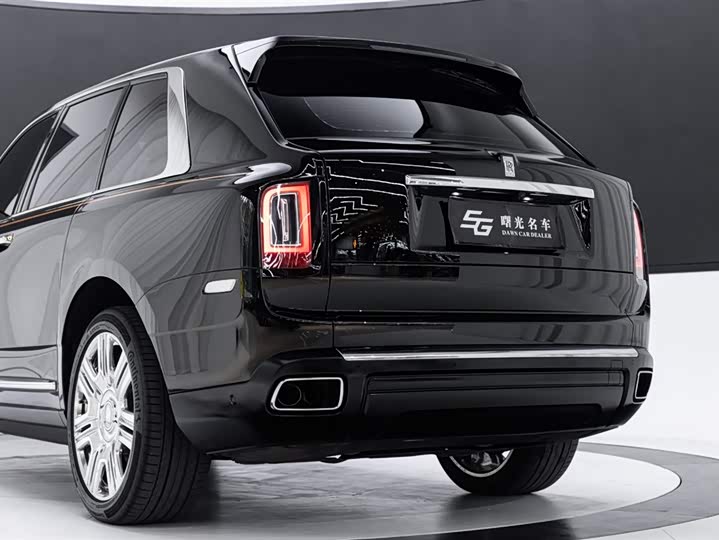 Фото 21 - Rolls-Royce Cullinan