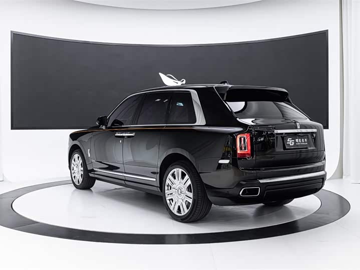 Фото 6 - Rolls-Royce Cullinan