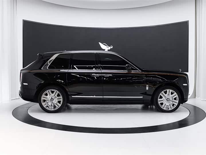 Фото 7 - Rolls-Royce Cullinan