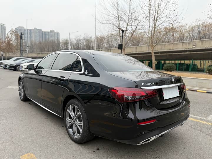 Фото 11 - Mercedes-Benz E-Class