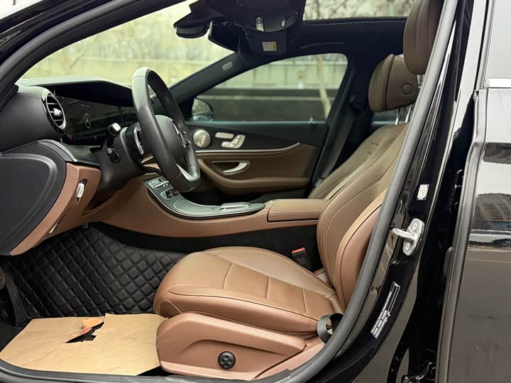 Фото 4 - Mercedes-Benz E-Class