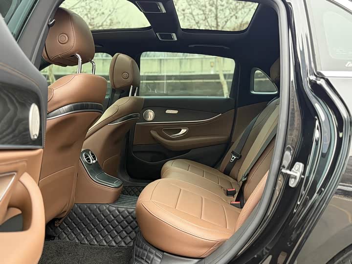 Фото 6 - Mercedes-Benz E-Class