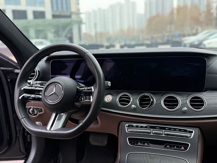 Фото 7 - Mercedes-Benz E-Class