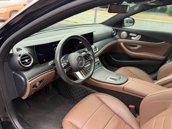 Фото 8 - Mercedes-Benz E-Class