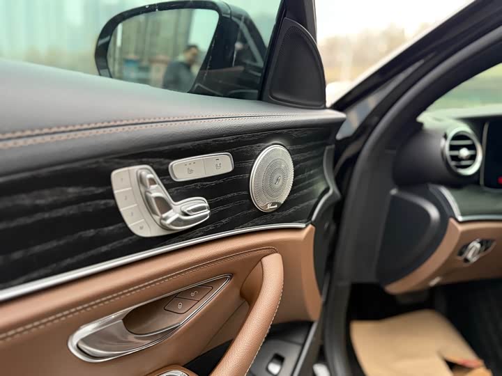 Фото 9 - Mercedes-Benz E-Class