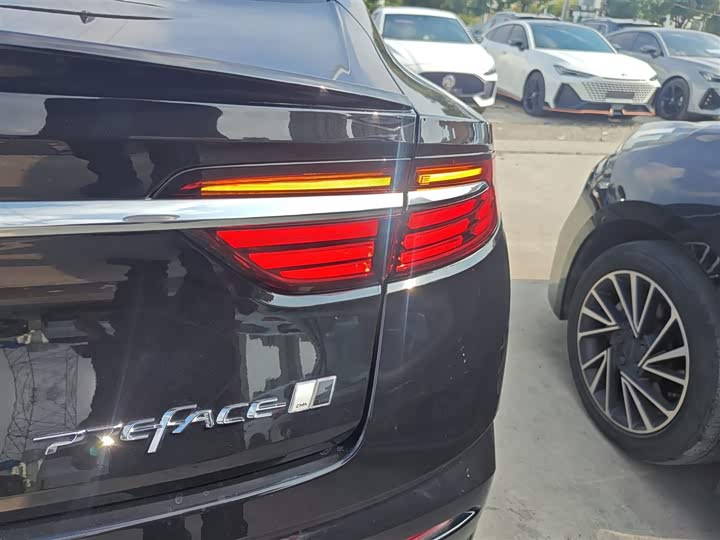 Фото 8 - Geely Preface