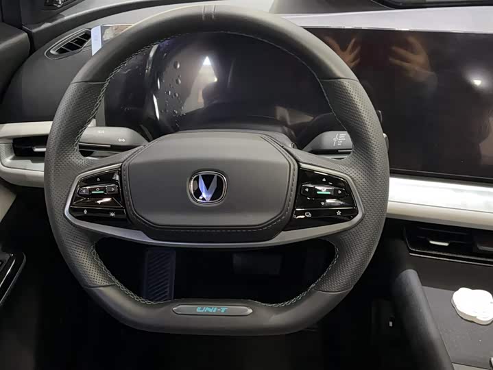 Фото 4 - Changan UNI-T