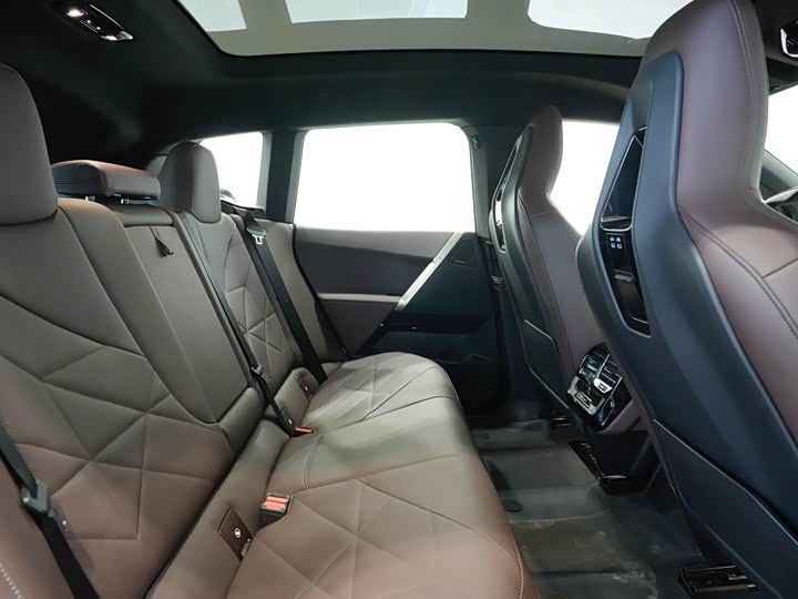 Фото 13 - BMW iX