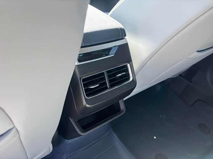 Фото 6 - Geely Preface