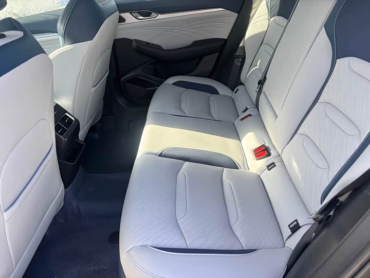 Фото 7 - Geely Preface