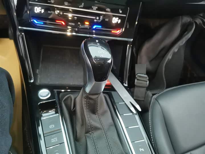 Фото 14 - Volkswagen Passat