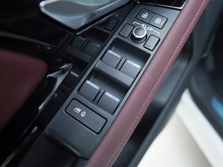 Фото 10 - Land Rover Range Rover Evoque L Hybrid