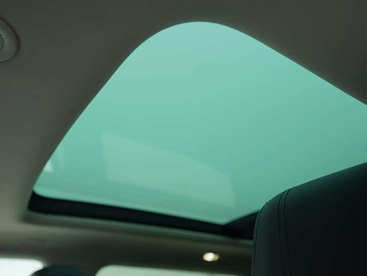 Фото 11 - Land Rover Range Rover Evoque L Hybrid