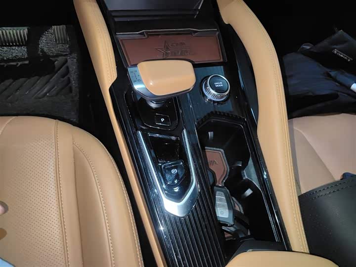 Фото 14 - Geely Monjaro L Hybrid