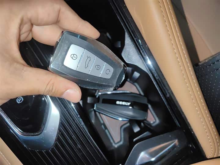 Фото 9 - Geely Monjaro L Hybrid