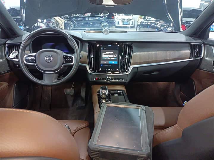 Фото 10 - Volvo S90