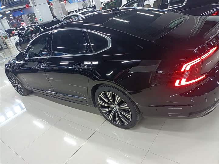 Фото 5 - Volvo S90