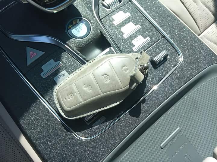 Фото 9 - BYD Tang Hybrid/EV