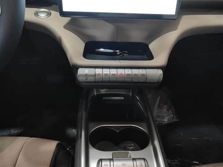 Фото 14 - BYD Dolphin