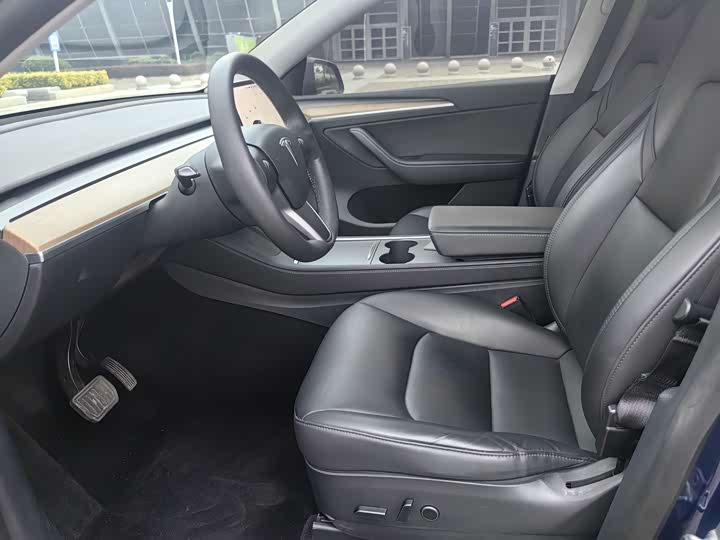 Фото 6 - Tesla Model Y