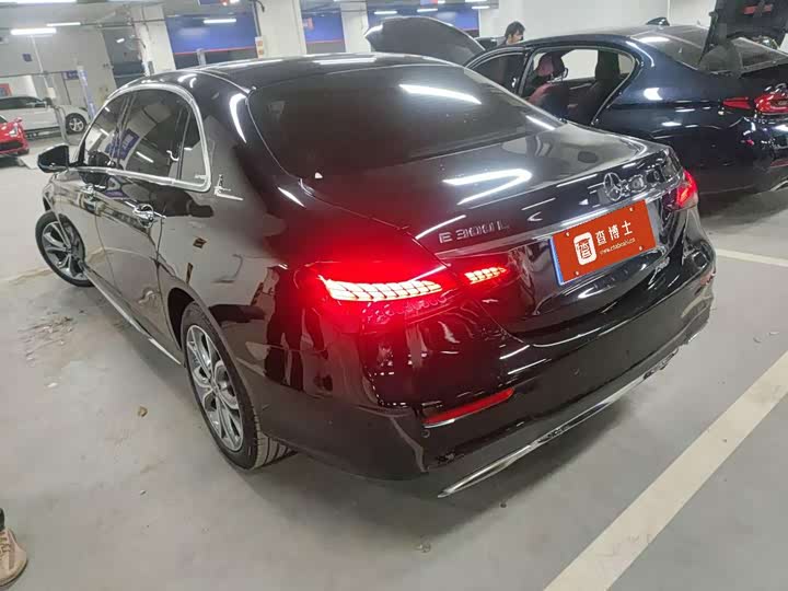 Фото 3 - Mercedes-Benz E-Class