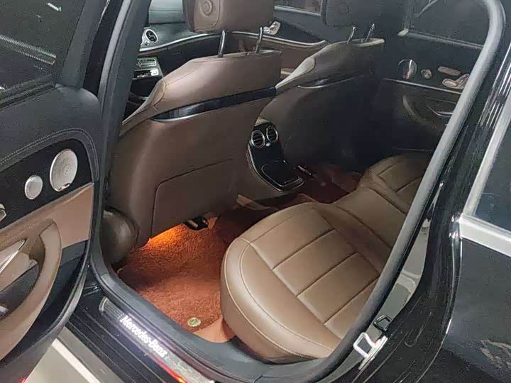 Фото 7 - Mercedes-Benz E-Class