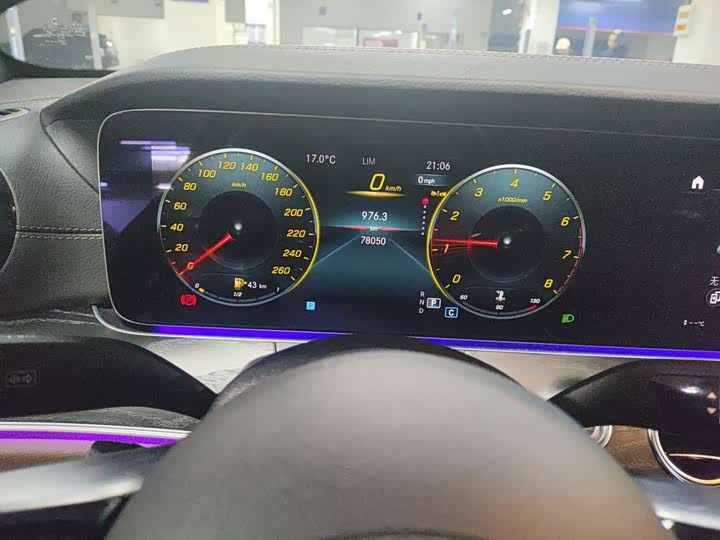 Фото 9 - Mercedes-Benz E-Class