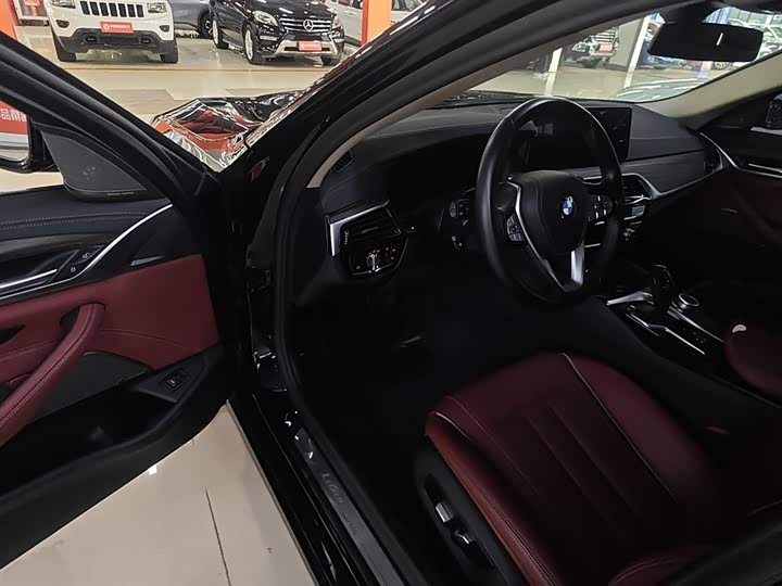 Фото 14 - BMW 5 Series