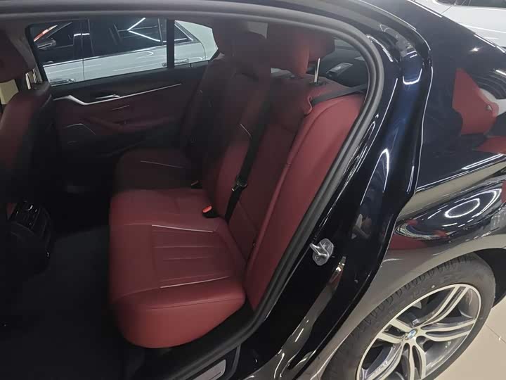 Фото 15 - BMW 5 Series